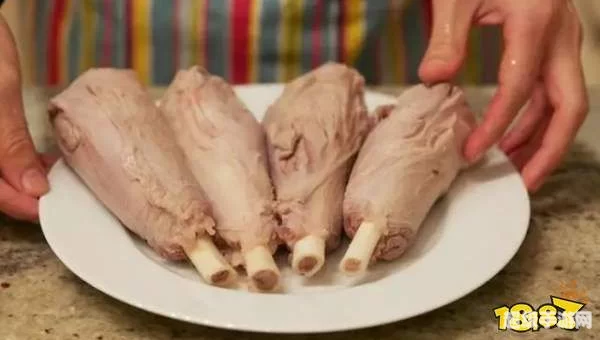 浓白色的羊肉汤骨头汤里白色的主要是什么：揭秘浓白羊肉汤与骨头汤的白色奥秘